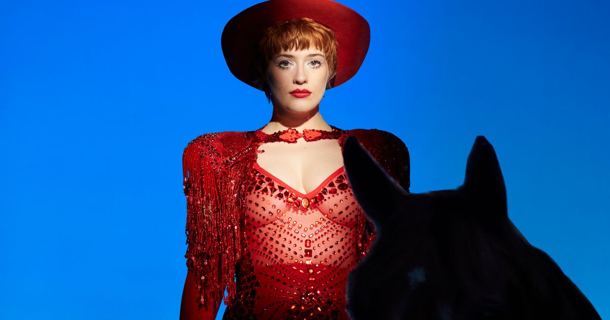 Valentina Tóth — Revue Revanche